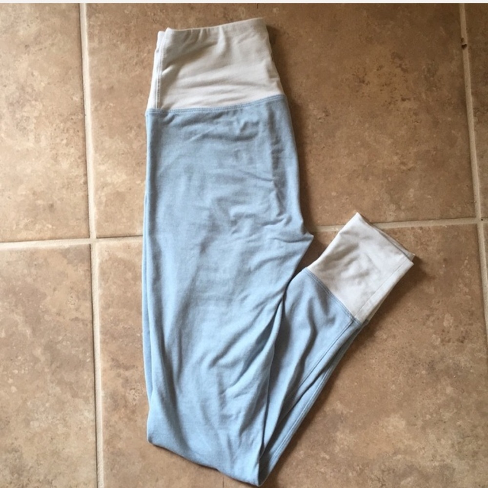 BABY BLUE LEGGINGS